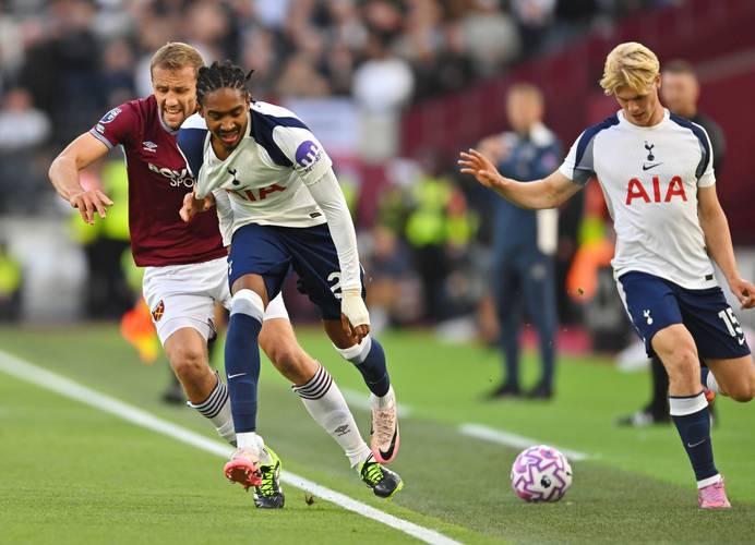 凯尔特人半场三分球表现不佳，命中率仅27.8%（凯尔特人半场外线失准，三分命中率仅27.8%）