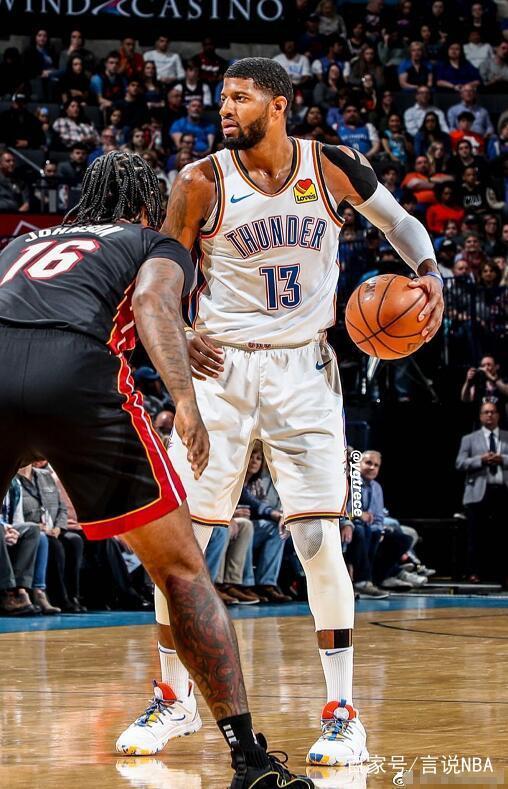 伯恩利遭遇英超七连败连场惜败，排名跌入降级区（伯恩利英超七连败屡遭小负，排名滑落至降级区）