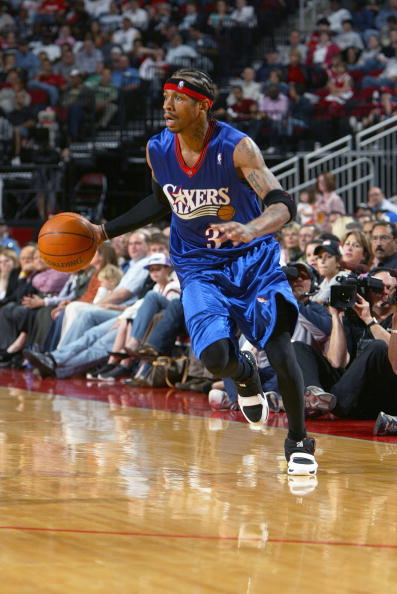 西裁判专家：罚下维加很正确，他对亚马尔的犯规很残暴（西班牙裁判专家：维加被罚下无可厚非，他对亚马尔的犯规过于粗暴）