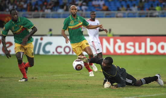 温家宝：球迷的呐喊让我们充满动力，场下我也会跟着他们唱歌（温家宝：球迷的呐喊激励着我们，场下我也会与他们一起唱歌）