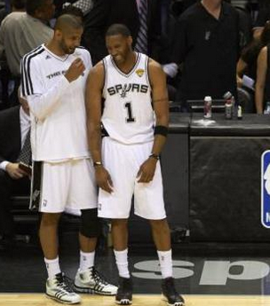 英足总官方：指控热刺后卫罗梅罗被红牌罚下后对裁判做出过激行为（英足总公告：热刺后卫罗梅罗红牌离场后对裁判行为过激，已被指控）