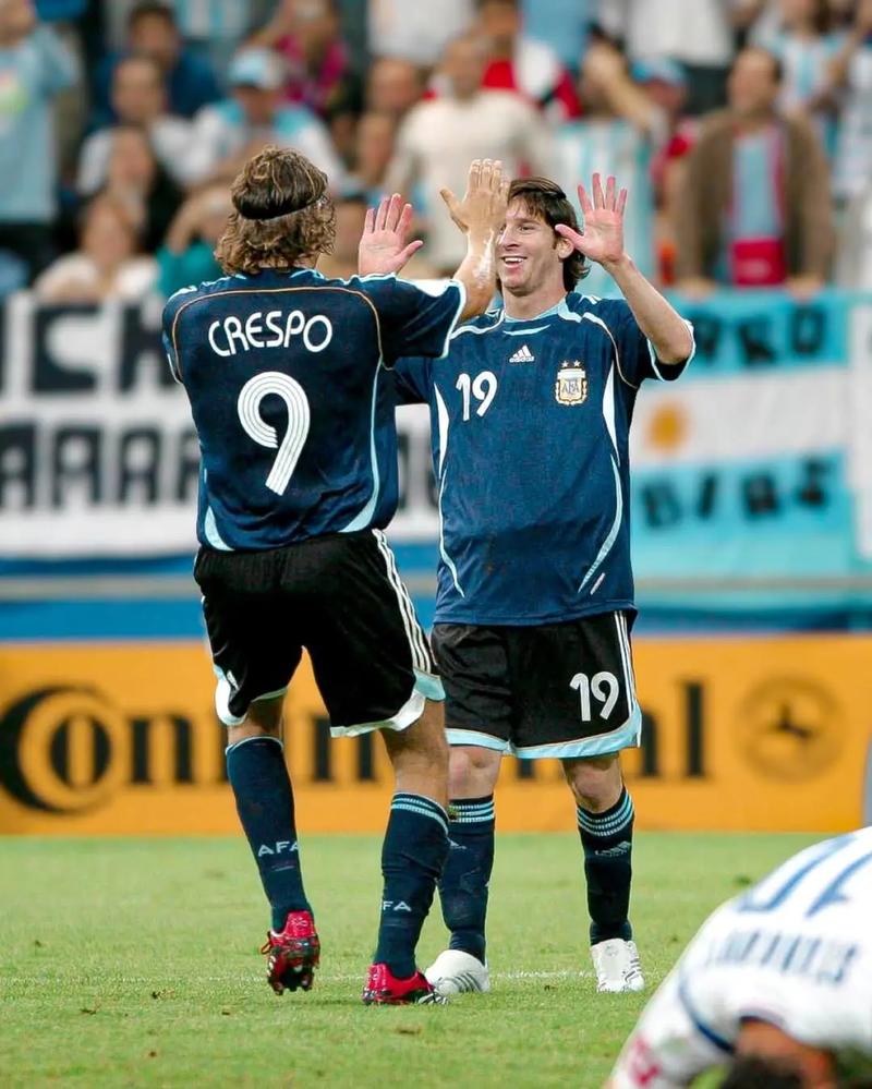 还需努力！八村塁和里夫斯加练三分 后者连续不中（仍需提升！八村塁与里夫斯加练三分，里夫斯连续投丢）