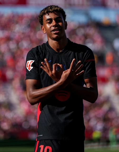 船记：哈登小卡祖巴茨同场赢8 分 但只要一人下场局面便急转直下（船记：哈登、小卡、祖巴茨同场净胜8分，一人下场局势骤变）