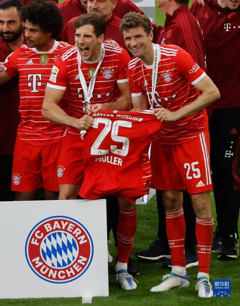 外线开炮！徐杰手感火热独中3记三分 帮助广东扩大优势（徐杰外线火力全开！连中三记三分助广东拉开分差）