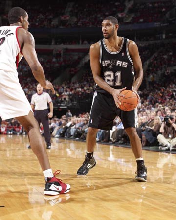 跟队：阿什拉夫伤缺6-8周，他的目标是尽快恢复赶上非洲杯（队记：阿什拉夫预计伤停6至8周，力争尽快康复赶上非洲杯）